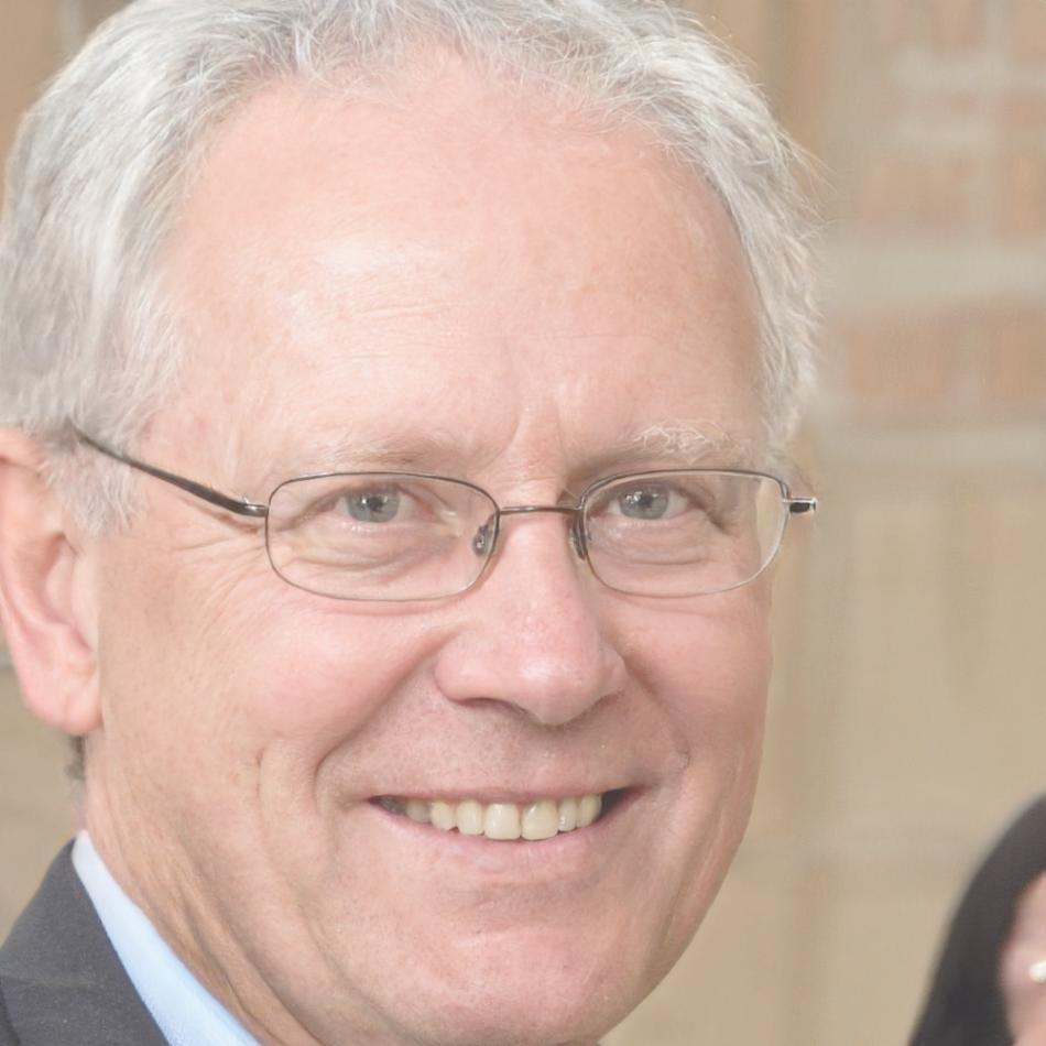 Portrait de Théo Beaumont, expert en gestion budgétaire